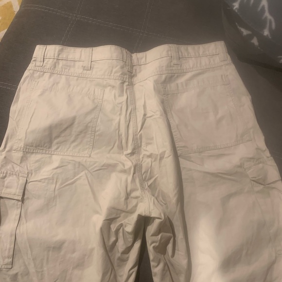 Cargo shorts - Picture 2 of 3